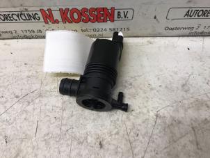 Gebruikte Ruitensproeierpomp voor Nissan Navara Prijs op aanvraag aangeboden door N Kossen Autorecycling BV