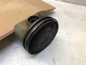 Gebruikte Zuiger Saab 9-3 Prijs op aanvraag aangeboden door N Kossen Autorecycling BV