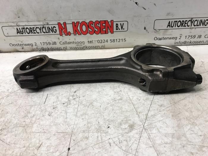 Gebruikte Drijfstang Hyundai Santafe Prijs op aanvraag aangeboden door N Kossen Autorecycling BV