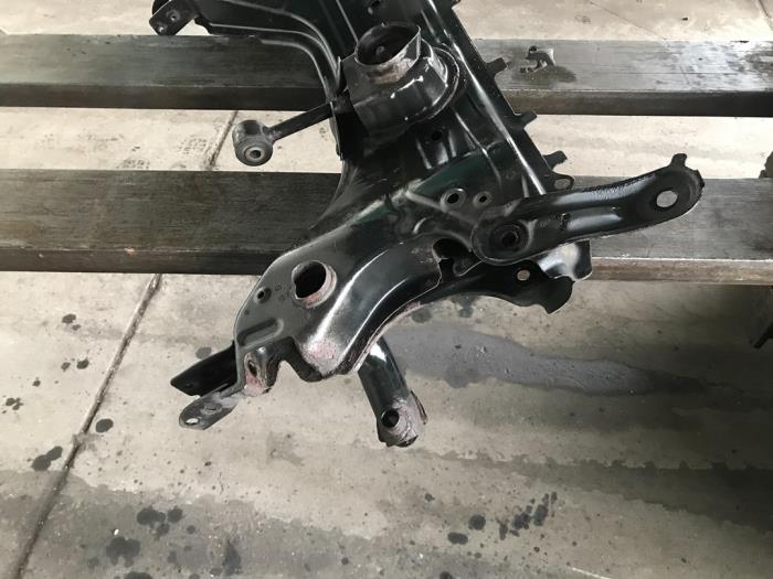 Subframe van een Daihatsu Materia 2007