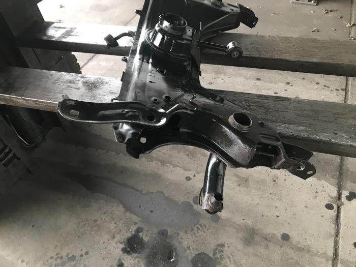 Subframe van een Daihatsu Materia 2007