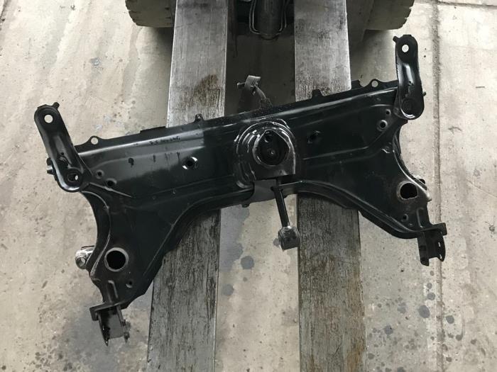Subframe van een Daihatsu Materia 2007