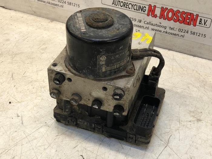 Gebruikte ABS Pomp Volkswagen Golf IV (1J1) 1.8 20V Turbo Prijs op aanvraag aangeboden door N Kossen Autorecycling BV
