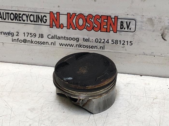 Gebruikte Zuiger Peugeot 208 Prijs op aanvraag aangeboden door N Kossen Autorecycling BV