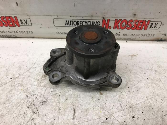 Gebruikte Waterpomp Renault Clio Prijs op aanvraag aangeboden door N Kossen Autorecycling BV