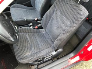 Gebruikte Voorstoel links Honda Civic (EJ/EK) 1.5i LS 16V Prijs op aanvraag aangeboden door N Kossen Autorecycling BV