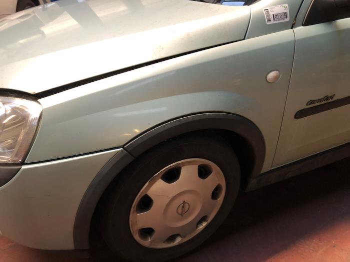 Voorscherm links van een Vauxhall Corsa II  2003
