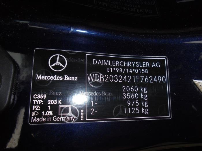 Zijskirt rechts van een Mercedes C-Klasse 2005