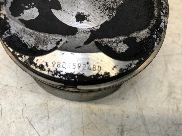 Gebruikte Zuiger Peugeot 208 Prijs op aanvraag aangeboden door N Kossen Autorecycling BV
