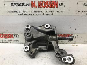 Gebruikte Dynamosteun boven Peugeot 208 Prijs op aanvraag aangeboden door N Kossen Autorecycling BV