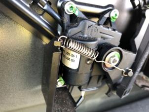 Gebruikte Diversen Nissan Micra C+C (K12) 1.6 16V Prijs op aanvraag aangeboden door N Kossen Autorecycling BV