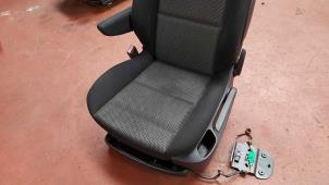 Gebruikte Voorstoel links Peugeot 307 Break (3E) 1.6 HDiF 110 16V Prijs op aanvraag aangeboden door N Kossen Autorecycling BV