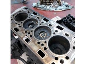 Gebruikte Zuiger Renault Master II (FD/HD) 2.2 dCi 16V Prijs op aanvraag aangeboden door N Kossen Autorecycling BV