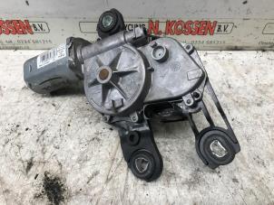 Gebruikte Ruitenwissermotor achter Volkswagen Golf VII (AUA) 2.0 GTI 16V Performance Package Prijs op aanvraag aangeboden door N Kossen Autorecycling BV