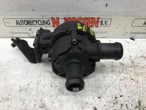 Gebruikte Extra waterpomp Volkswagen Golf VII (AUA) 2.0 GTI 16V Performance Package Prijs op aanvraag aangeboden door N Kossen Autorecycling BV