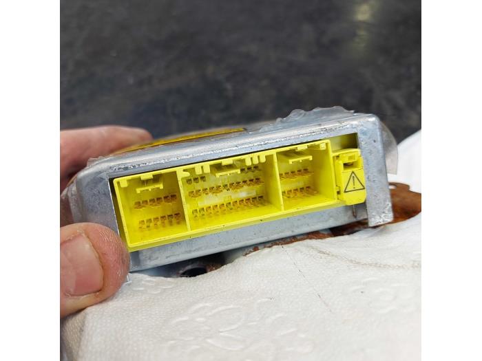 Gebruikte Airbag Module Lexus IS (E2) 200 2.0 24V Prijs op aanvraag aangeboden door N Kossen Autorecycling BV