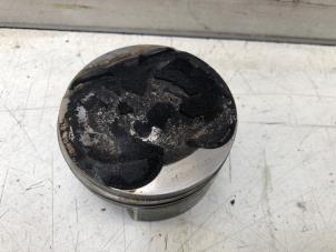 Gebruikte Zuiger Peugeot 208 Prijs op aanvraag aangeboden door N Kossen Autorecycling BV