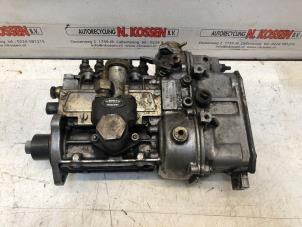 Gebruikte Dieselpomp Mercedes 200 - 500 Prijs op aanvraag aangeboden door N Kossen Autorecycling BV