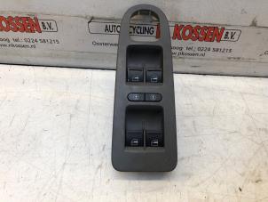 Gebruikte Schakelaar Elektrisch Raam Seat Alhambra (7N) 2.0 TDI 16V Prijs op aanvraag aangeboden door N Kossen Autorecycling BV