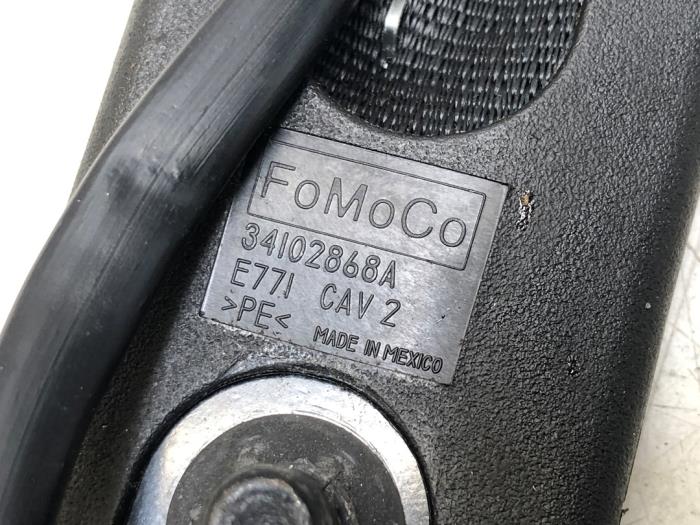 Veiligheidsgordel Insteek rechts-voor van een Ford Fiesta 6 (JA8) 1.6 16V Sport 2015