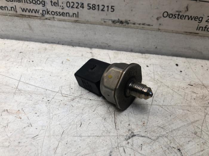 Brandstofdruk sensor van een Mercedes-Benz C (W204) 1.8 C-180 CGI 16V 2011