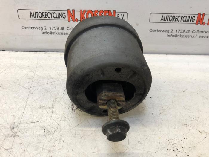 Gebruikte Motorrubber Volkswagen Transporter/Caravelle T4 2.5 TDI Prijs op aanvraag aangeboden door N Kossen Autorecycling BV