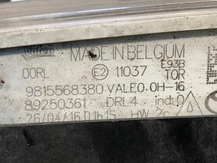 Dagrijverlichting rechts van een Toyota Aygo (B40) 1.0 12V VVT-i 2016
