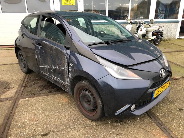 Dagrijverlichting rechts van een Toyota Aygo (B40) 1.0 12V VVT-i 2016