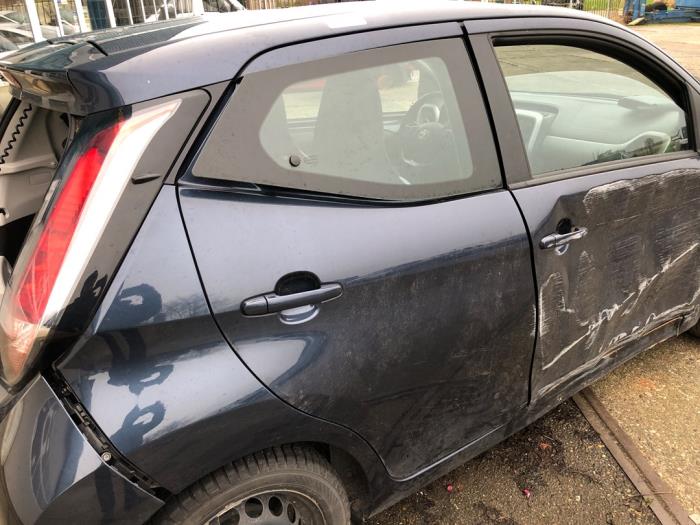 Deur 4Deurs rechts-achter van een Toyota Aygo (B40) 1.0 12V VVT-i 2016