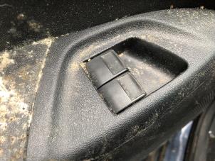 Gebruikte Schakelaar Elektrisch Raam Toyota Aygo (B40) 1.0 12V VVT-i Prijs op aanvraag aangeboden door N Kossen Autorecycling BV