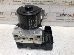 Gebruikte ABS Pomp Volkswagen Touareg Prijs op aanvraag aangeboden door N Kossen Autorecycling BV