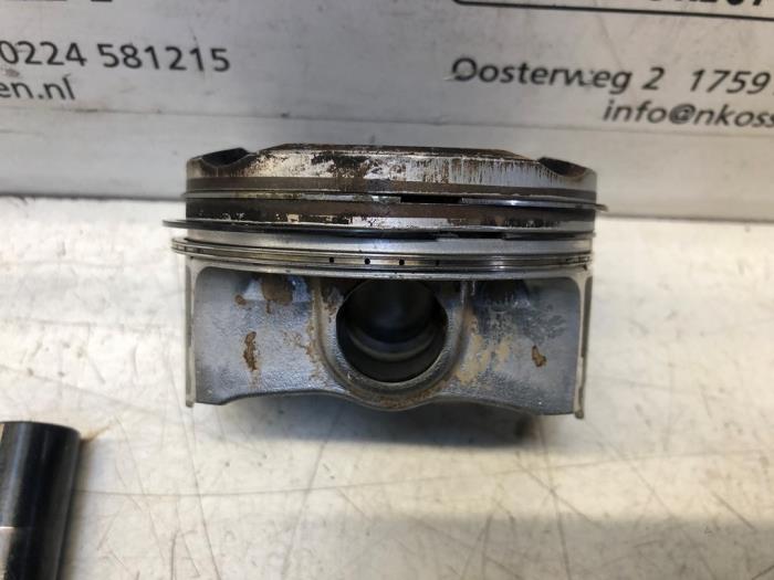 Gebruikte Zuiger Peugeot 208 Prijs op aanvraag aangeboden door N Kossen Autorecycling BV