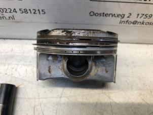 Gebruikte Zuiger Peugeot 208 Prijs op aanvraag aangeboden door N Kossen Autorecycling BV