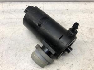 Gebruikte Ruitensproeierpomp voor Toyota Aygo (B40) 1.0 12V VVT-i Prijs op aanvraag aangeboden door N Kossen Autorecycling BV