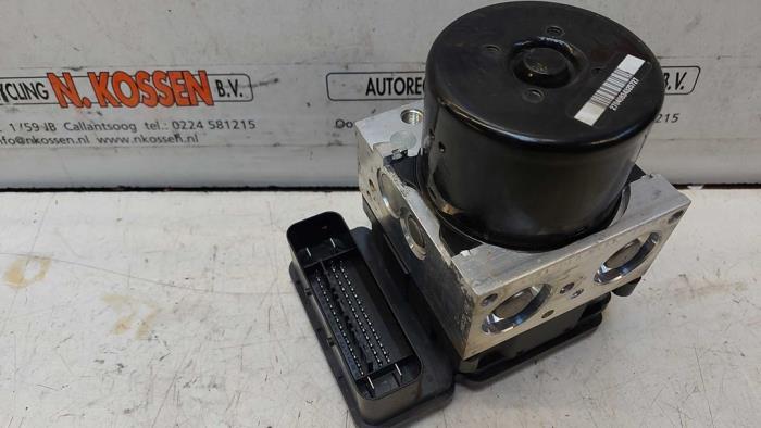 Gebruikte ABS Pomp Landrover Freelander II 2.0 Si4 16V Prijs op aanvraag aangeboden door N Kossen Autorecycling BV