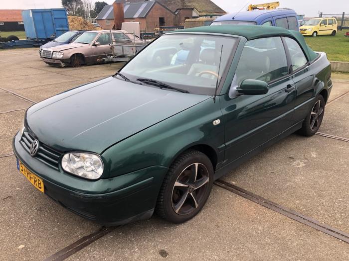 Kachel Bedieningspaneel van een Volkswagen Golf III Cabrio Restyling (1E7) 1.8 Kat. 2001