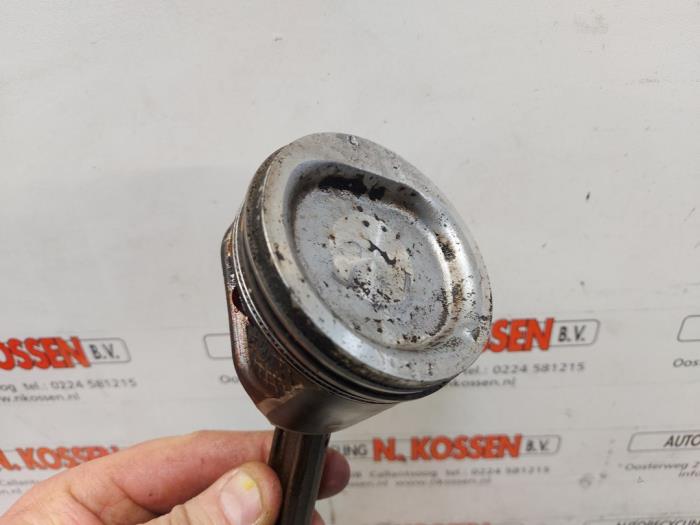 Gebruikte Zuiger Volkswagen Fox (5Z) 1.2 Prijs op aanvraag aangeboden door N Kossen Autorecycling BV