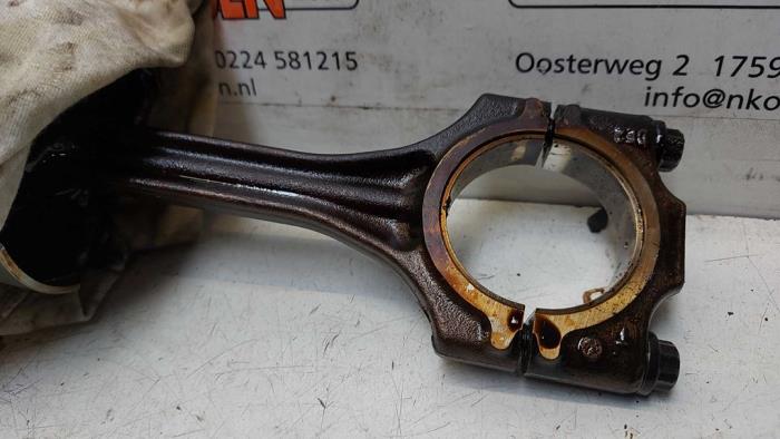 Gebruikte Drijfstang Volkswagen Fox (5Z) 1.2 Prijs op aanvraag aangeboden door N Kossen Autorecycling BV