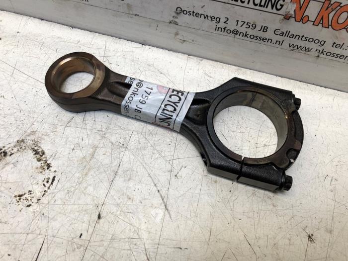 Gebruikte Drijfstang Kia Sorento Prijs op aanvraag aangeboden door N Kossen Autorecycling BV