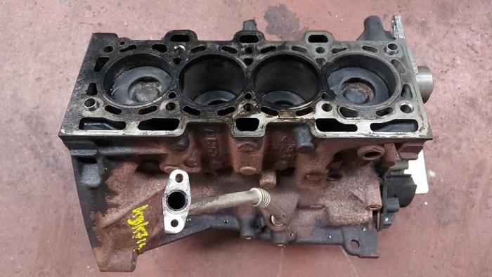 Gebruikte Zuiger Renault Kangoo Prijs op aanvraag aangeboden door N Kossen Autorecycling BV