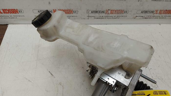 Remvloeistof reservoir van een Ford Focus 4 Wagon 1.0 EcoBoost 12V Hybrid 125 2020