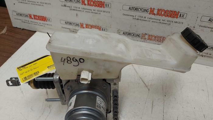 Remvloeistof reservoir van een Ford Focus 4 Wagon 1.0 EcoBoost 12V Hybrid 125 2020