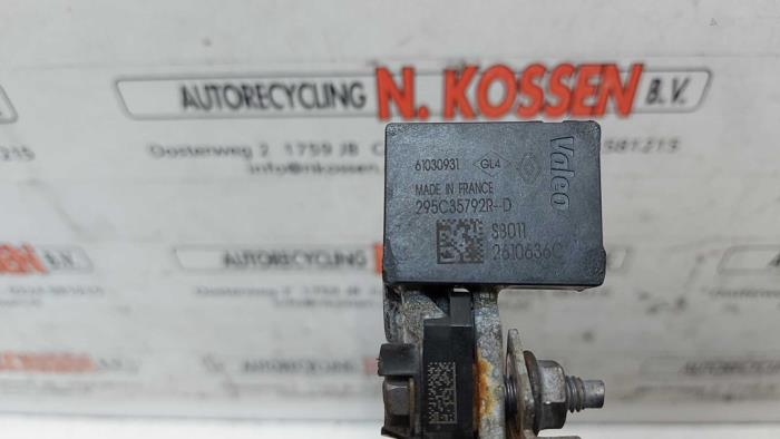 Gebruikte Accu sensor Opel Movano Prijs op aanvraag aangeboden door N Kossen Autorecycling BV