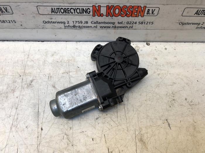 Motor electrisch raam van een Toyota Aygo (B40) 1.0 12V VVT-i 2016