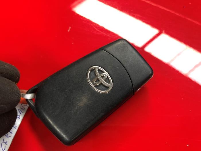 Klapsleutel van een Toyota Aygo (B40) 1.0 12V VVT-i 2018