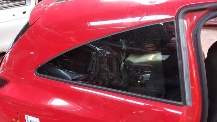 Extra Ruit 2Deurs rechts-achter van een Opel Corsa D 1.4 16V Twinport 2011