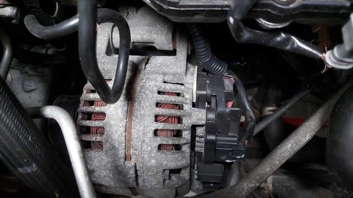 Gebruikte Alternator Renault Clio III (BR/CR) 1.4 16V Prijs op aanvraag aangeboden door N Kossen Autorecycling BV