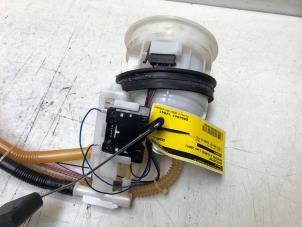 Gebruikte Benzinepomp Mercedes E-Klasse Prijs op aanvraag aangeboden door N Kossen Autorecycling BV