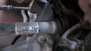 Gebruikte Aandrijfas rechts-voor Peugeot Partner (GC/GF/GG/GJ/GK) 1.6 BlueHDI 75 Prijs op aanvraag aangeboden door N Kossen Autorecycling BV