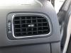 Luchtrooster zijkant van een Volkswagen Polo V (6R), 2009 / 2017 1.2 TSI 16V BlueMotion Technology, Hatchback, Benzine, 1.197cc, 66kW (90pk), FWD, CJZC, 2014-02 / 2017-10 2014